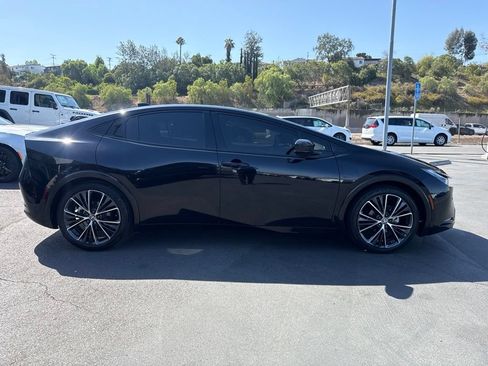Used 2023 Toyota Prius XLE FWD image 9