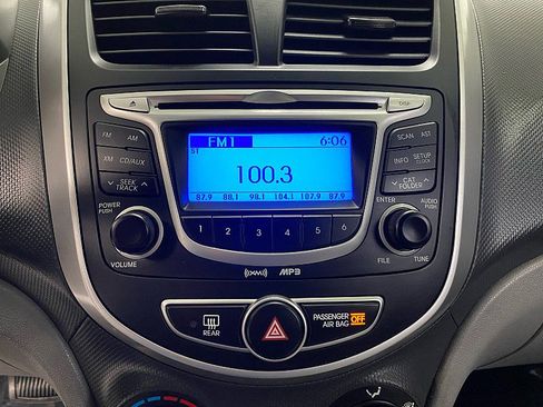 Used 2012 Hyundai Accent GLS image 10