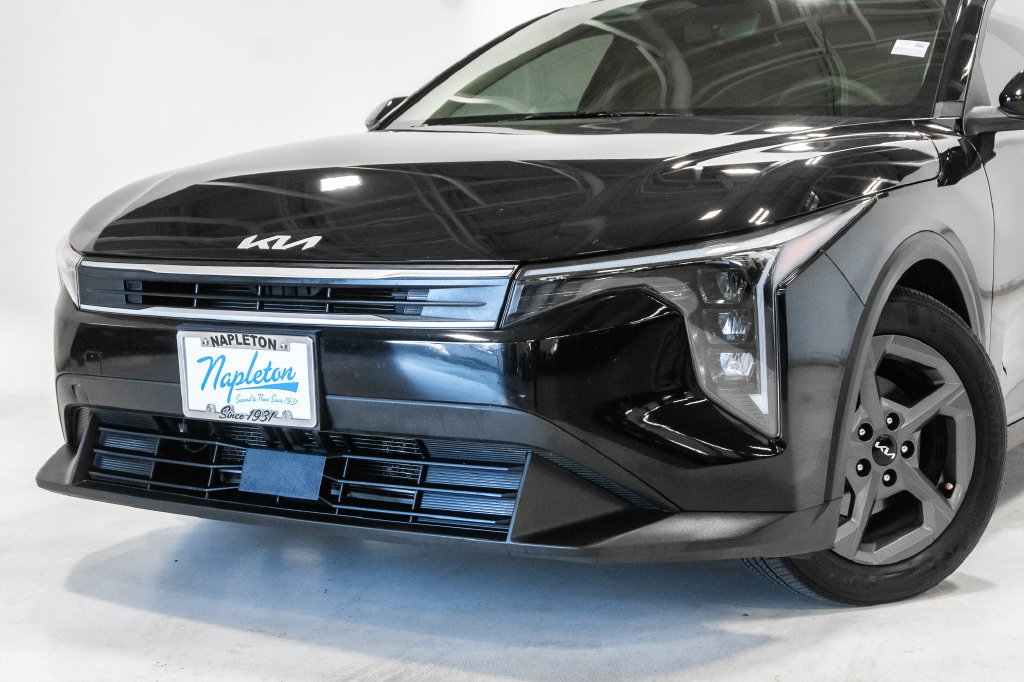 Used 2025 Kia K4 FWD image 2