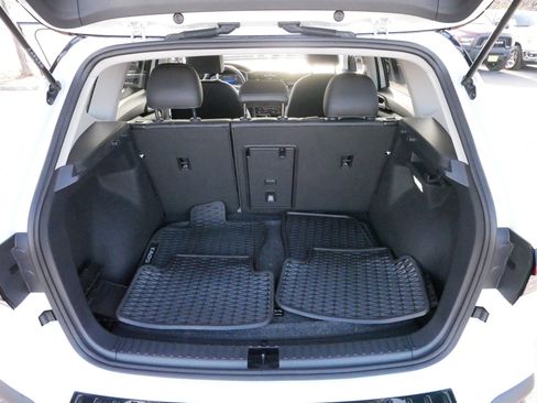 Certified 2025 Volkswagen Taos SE image 18