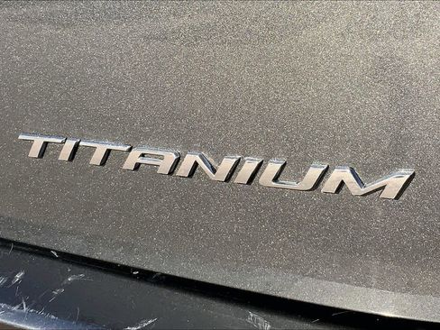 Used 2018 Ford Edge Titanium w/ Equipment Group 301A image 7