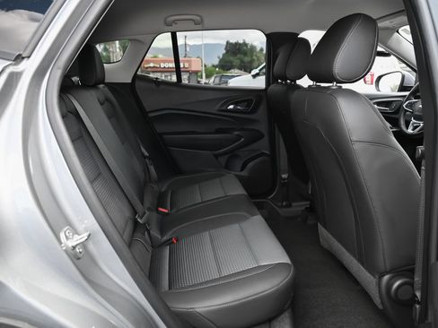 Used 2026 Chevrolet Trax LT w/ LT Convenience Package FWD image 36