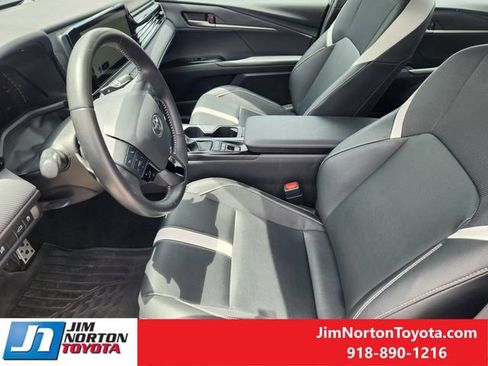 Used 2025 Toyota Camry SE w/ Multimedia Upgrade Package AWD/4WD image 14