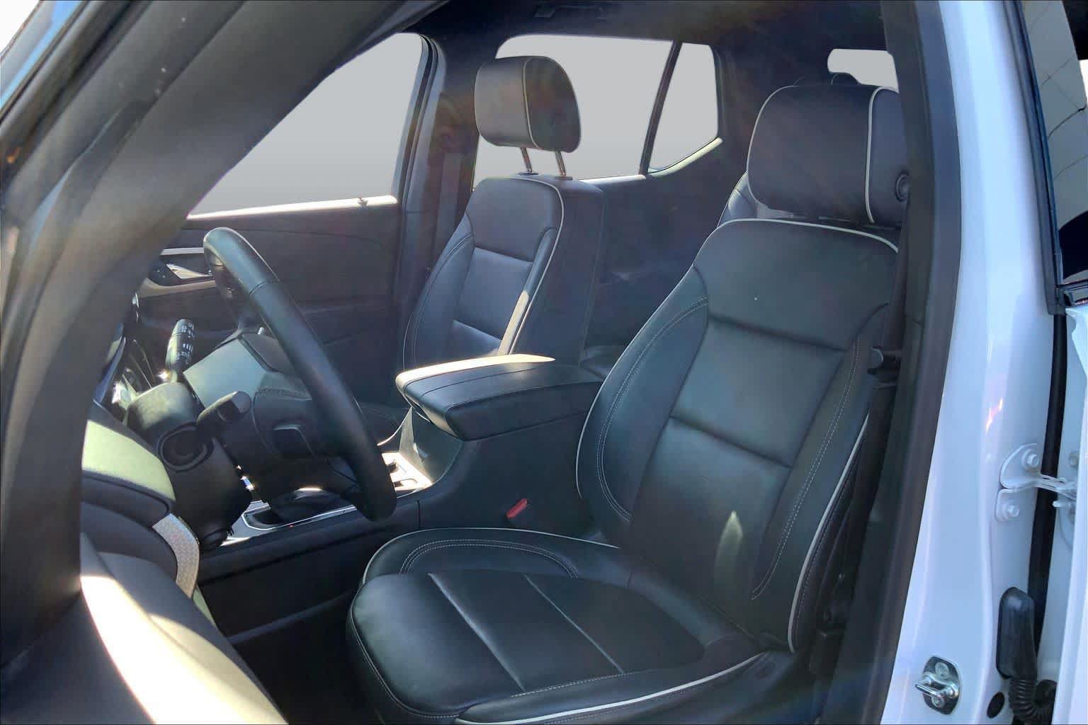 Certified 2023 Chevrolet Traverse Premier w/ Redline Edition AWD/4WD image 8