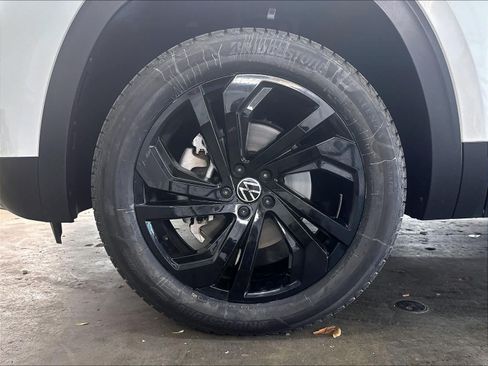 Used 2023 Volkswagen Atlas SE w/ Black Wheel Package FWD image 37