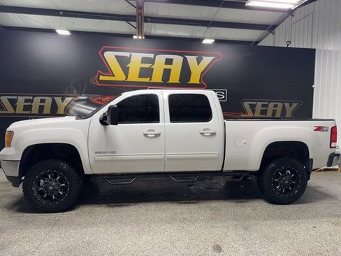 Used 2014 GMC Sierra 2500 SLT w/ Suspension Package, Off-Road image 1