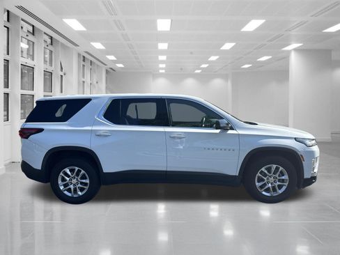 Used 2022 Chevrolet Traverse LS FWD image 4