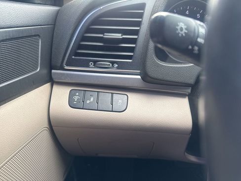 Used 2018 Hyundai Elantra Value Edition FWD image 14
