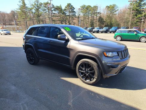 Used 2018 Jeep Grand Cherokee Altitude image 2