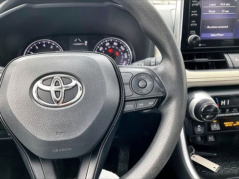 Used 2019 Toyota RAV4 XLE w/ Convenience Package image 17