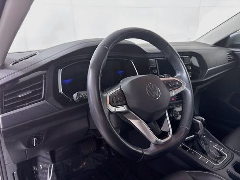 Used 2024 Volkswagen Jetta SE w/ Panoramic Sunroof Package FWD image 4