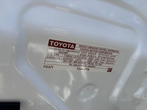 Certified 2024 Toyota Tacoma SR5 AWD/4WD image 10