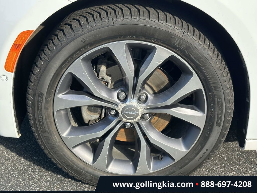 Used 2017 Chrysler Pacifica Limited FWD image 7