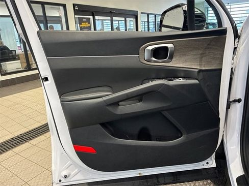 Used 2023 Kia Sorento S image 13