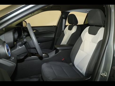 Used 2024 Chevrolet Trax LS w/ LS Convenience Package image 22