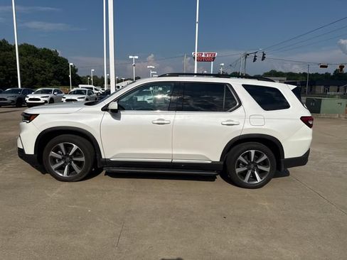 Used 2023 Honda Pilot Touring image 2