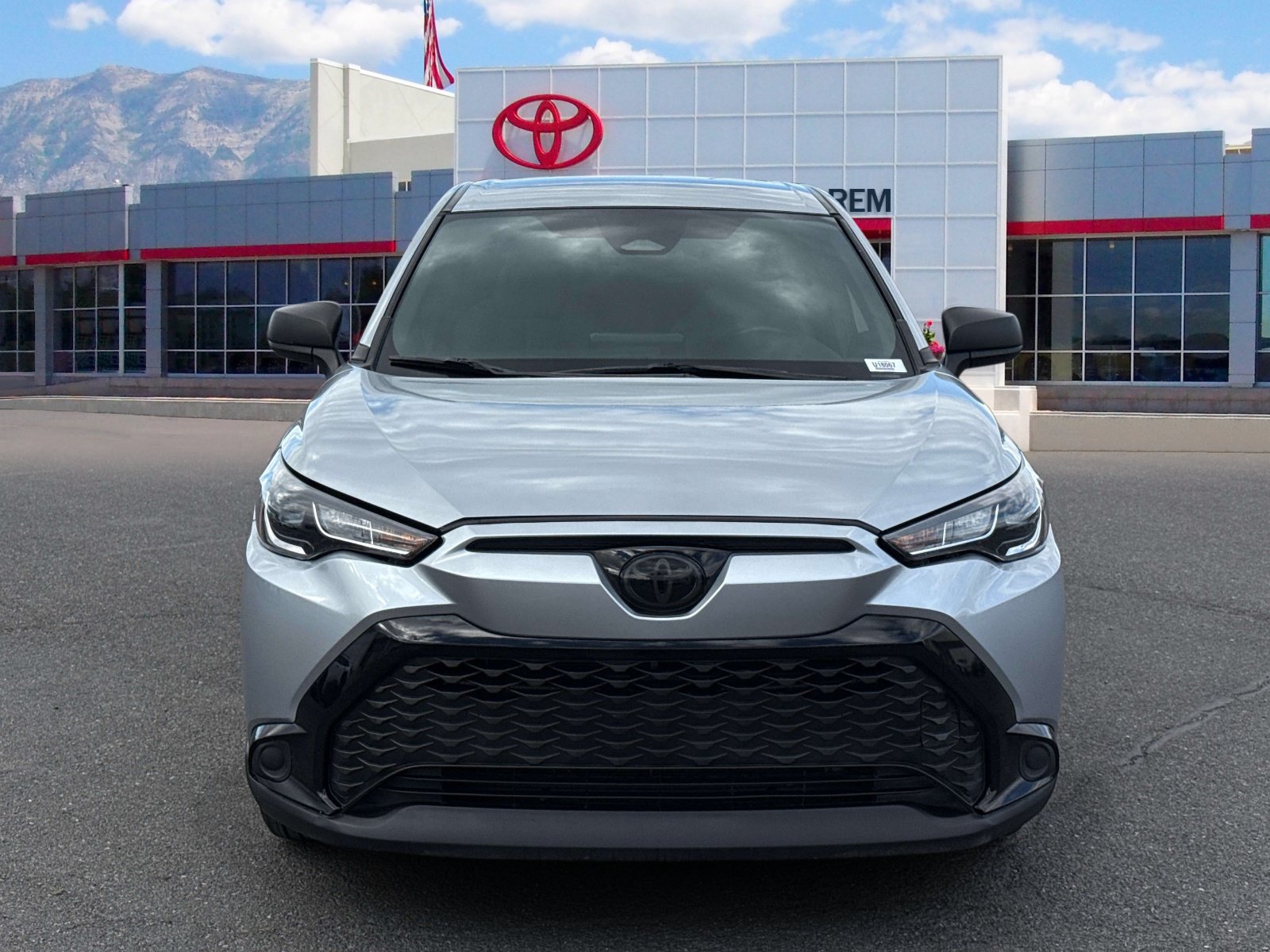 Used 2025 Toyota Corolla Cross AWD Hybrid image 2