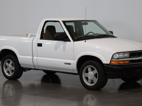 Used 1998 Chevrolet S10 Pickup 2WD Regular Cab image 24