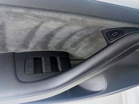Used 2023 Tesla Model 3 Performance image 7