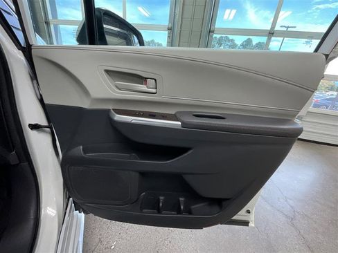 Used 2023 Toyota Sienna LE AWD/4WD image 23
