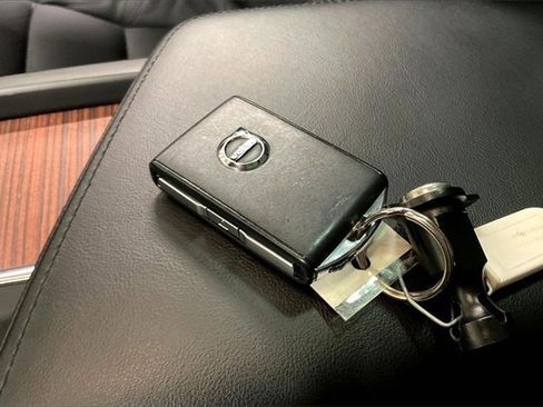 Certified 2023 Volvo XC60 B5 Plus image 11