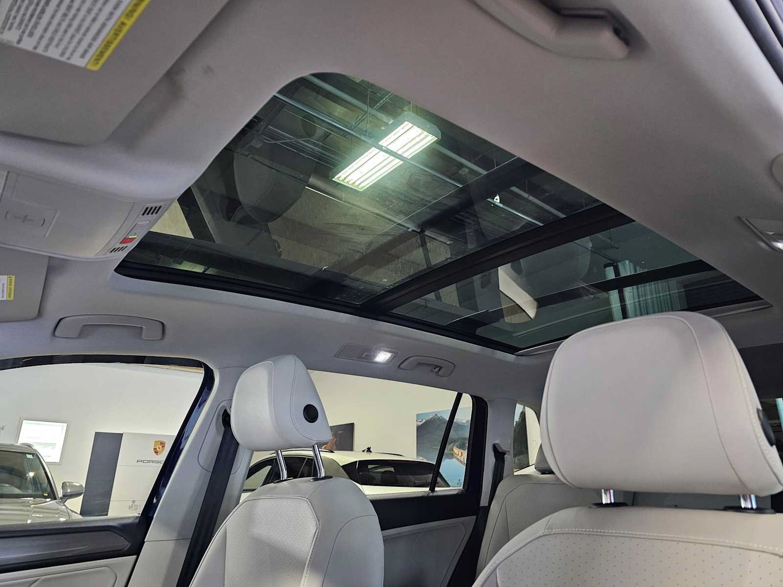 Used 2022 Volkswagen Tiguan SE w/ Panoramic Sunroof Package AWD/4WD image 23