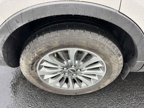 Used 2021 Lincoln Nautilus Reserve image 12