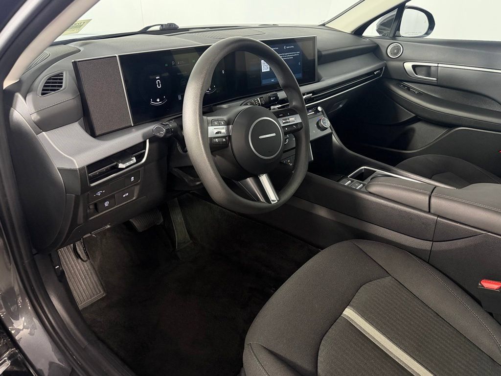 Used 2025 Hyundai Sonata SEL FWD image 13