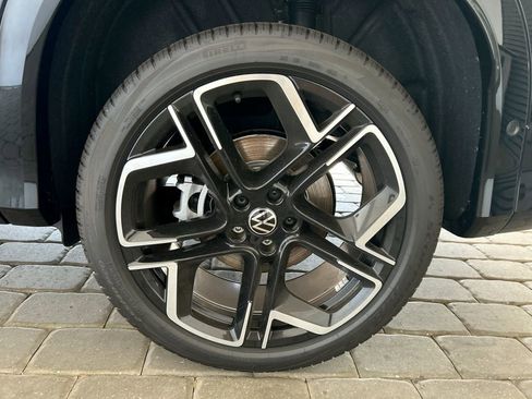 New 2026 Volkswagen Tiguan SEL R-Line AWD/4WD image 43