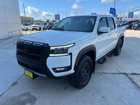 Used 2025 Nissan Frontier PRO-4X AWD/4WD image 7