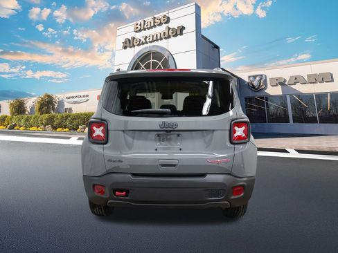 Used 2022 Jeep Renegade Trailhawk image 6