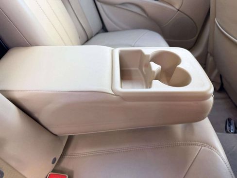 Used 2011 Buick Lucerne CXL FWD image 22