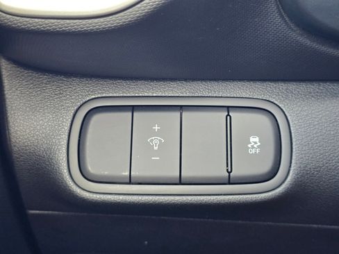 Used 2025 Hyundai Venue SEL FWD image 21