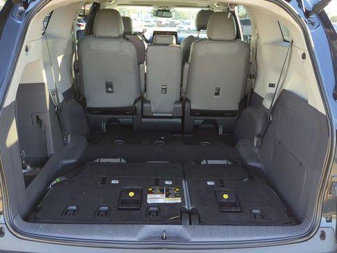 Used 2023 Toyota Sienna XLE image 29