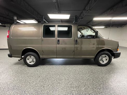 Used 2016 Chevrolet Express 2500 RWD image 4