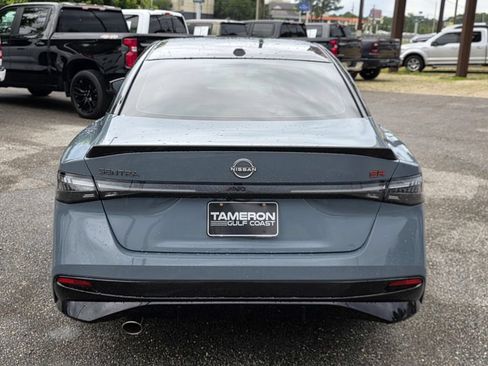 New 2026 Nissan Sentra SR w/ Floor Mat Package FWD image 4