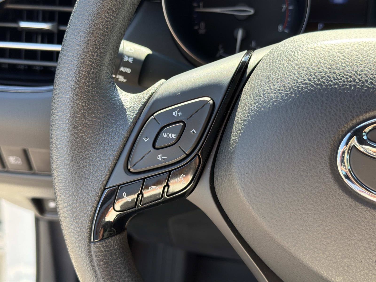 Used 2019 Toyota C-HR LE FWD image 25