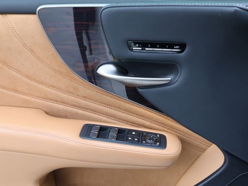 Used 2021 Lexus LS 500h image 12