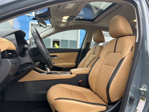 Used 2025 Nissan Sentra SV w/ SV Premium Package image 8