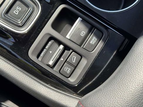 Certified 2025 Honda Pilot Black Edition image 31
