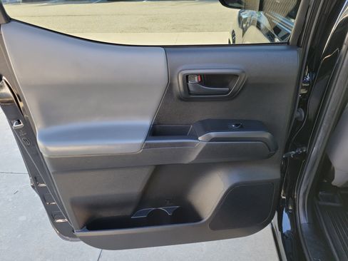 Used 2022 Toyota Tacoma SR image 27