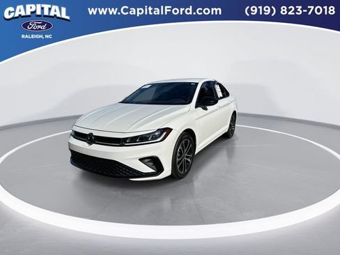 Used 2025 Volkswagen Jetta Sport FWD image 4