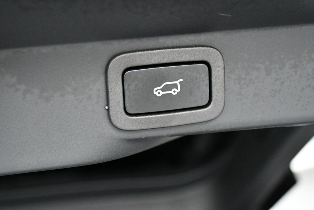 Used 2022 Land Rover Range Rover Sport SVR AWD/4WD image 20