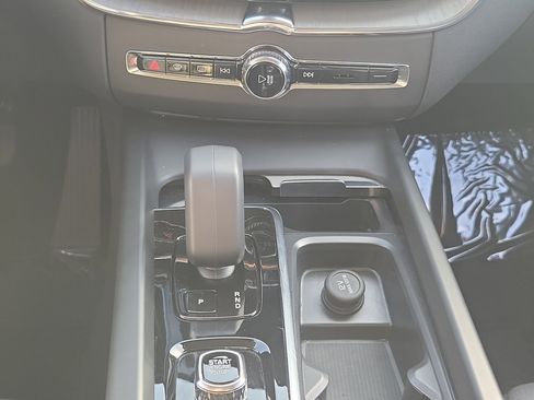 Certified 2025 Volvo XC60 B5 Plus image 23