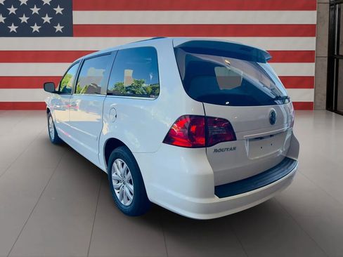 Used 2014 Volkswagen Routan SE FWD image 5