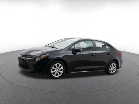 Used 2025 Toyota Corolla LE FWD image 3