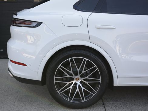 Certified 2026 Porsche Cayenne Coupe AWD/4WD image 40