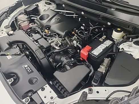Used 2021 Toyota RAV4 LE FWD image 39