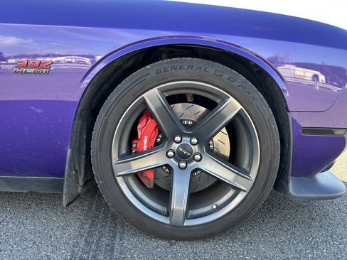 Used 2016 Dodge Challenger SRT w/ Technology Group image 31