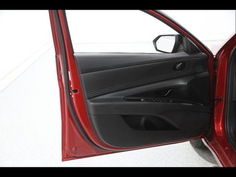 Certified 2025 Hyundai Elantra Sport FWD image 4